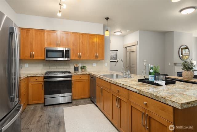 Property photo for 1880 25th Avenue NE #210, Issaquah photo 2