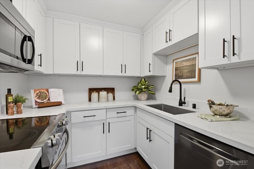 Property photo for 2552 14th Avenue W #203, Seattle photo 7