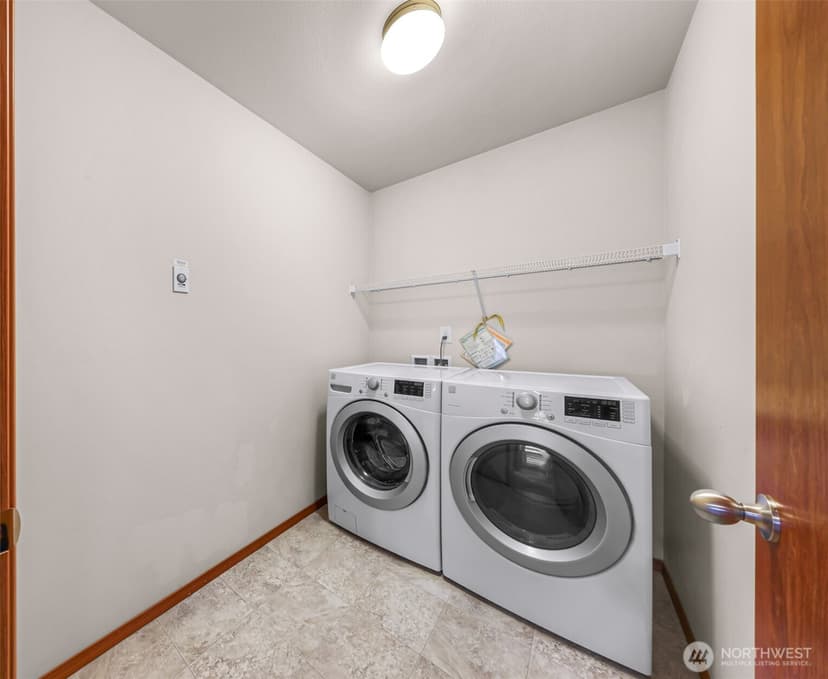 Property photo for 908 138th Place SW, Everett photo 28