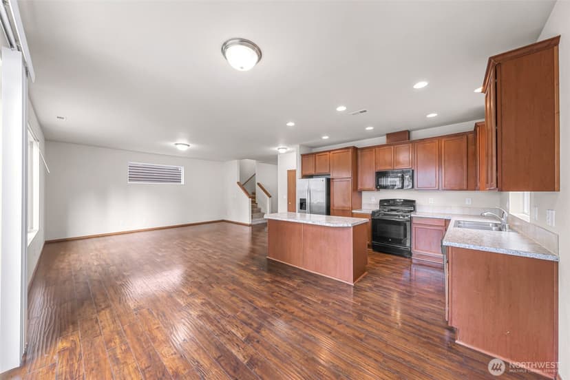 Property photo for 908 138th Place SW, Everett photo 14