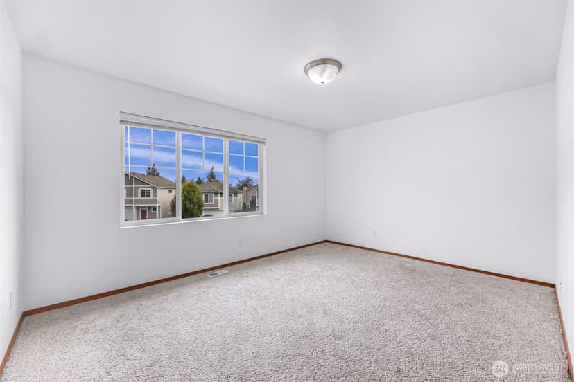 Property photo for 908 138th Place SW, Everett photo 23