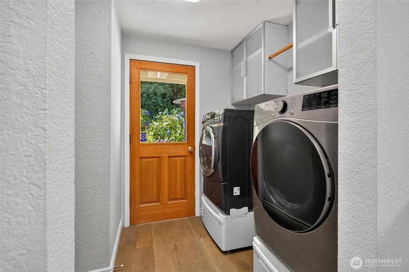 Property photo for 19232 Yew Way, Snohomish photo 17