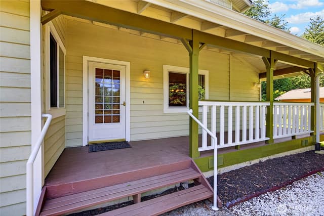 Property photo for 19232 Yew Way, Snohomish photo 2
