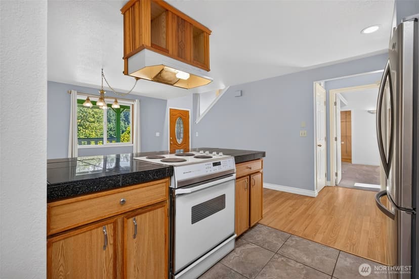 Property photo for 19232 Yew Way, Snohomish photo 10