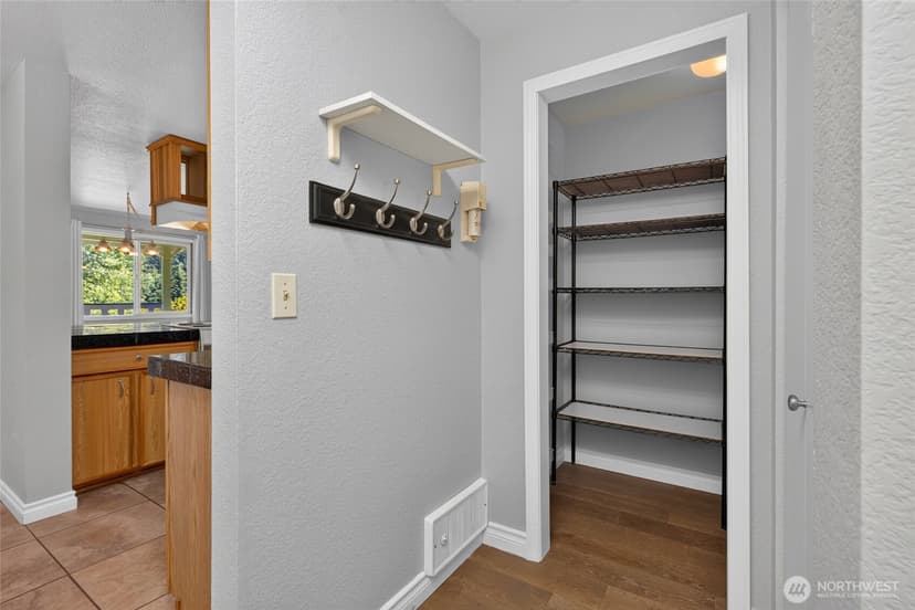 Property photo for 19232 Yew Way, Snohomish photo 16