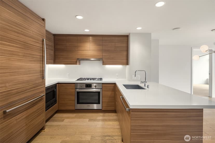 Property photo for 583 Battery Street #2208N, Seattle photo 4