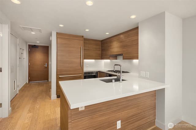 Property photo for 583 Battery Street #2208N, Seattle photo 3