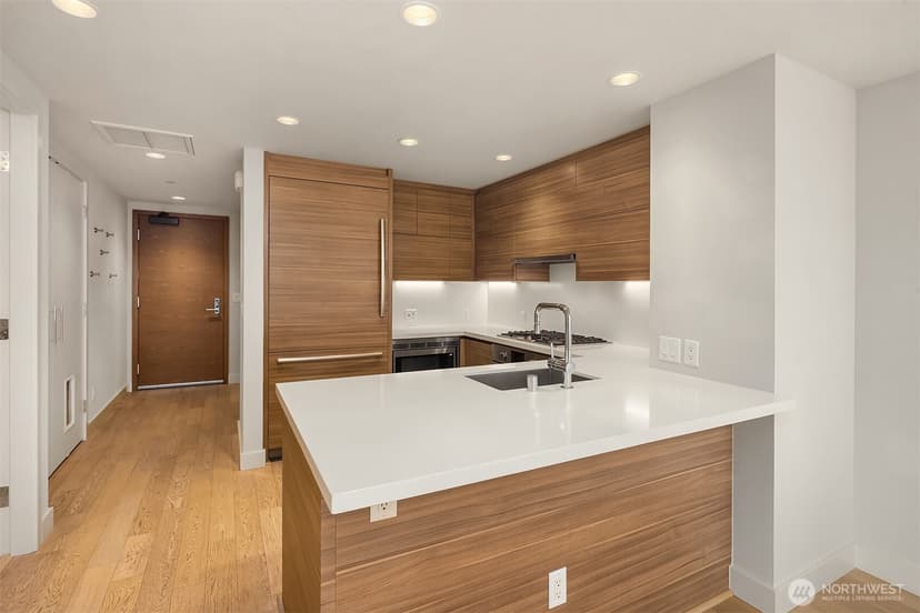 Property photo for 583 Battery Street #2208N, Seattle photo 3