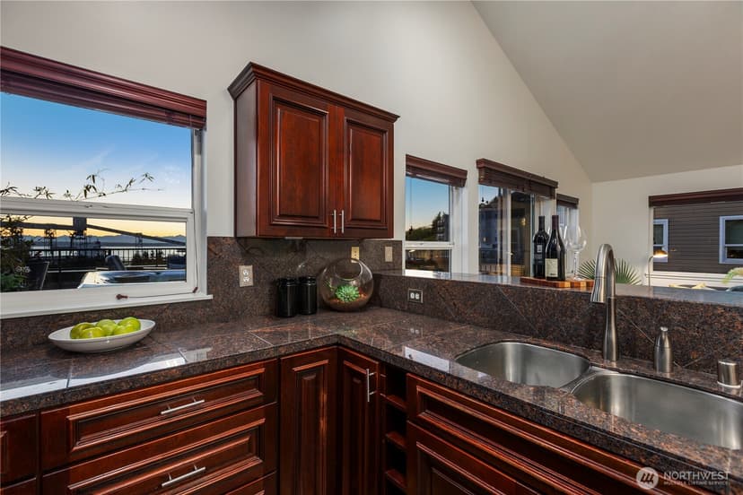 Property photo for 524 6th Avenue W #407, Seattle photo 8