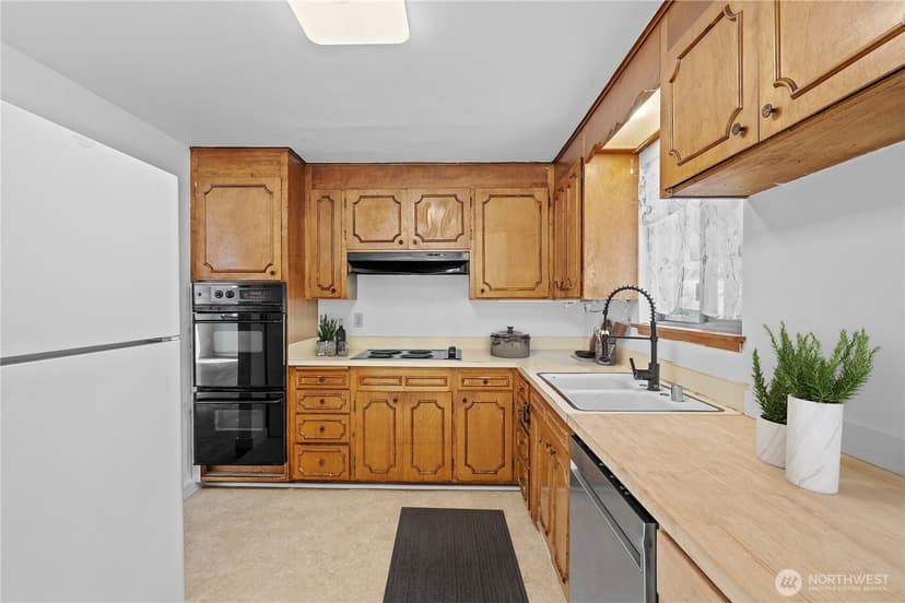 Property photo for 9801 Kenwood Drive SW, Lakewood photo 11