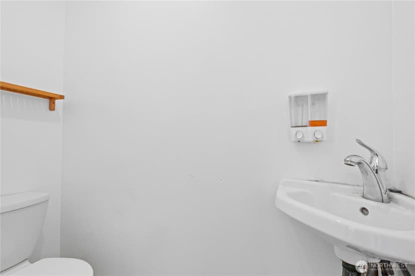 Property photo for 9801 Kenwood Drive SW, Lakewood photo 23