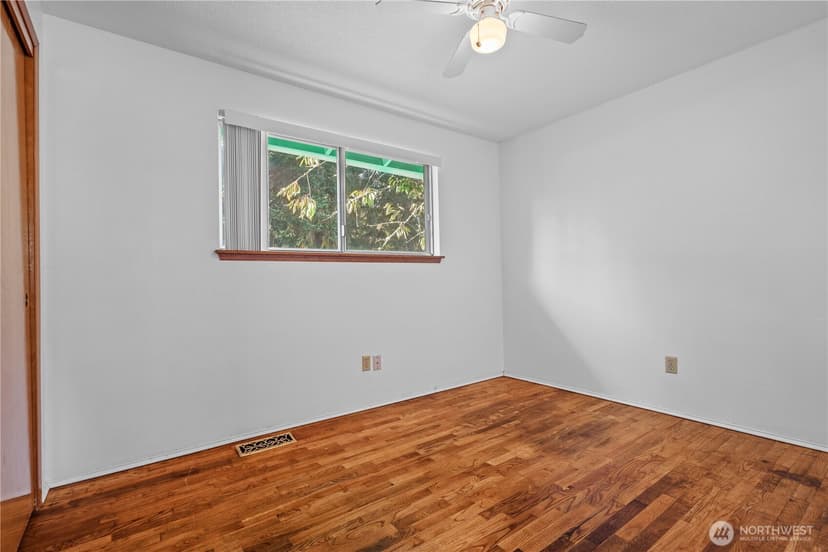 Property photo for 9801 Kenwood Drive SW, Lakewood photo 18