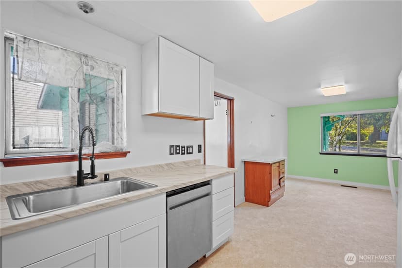 Property photo for 9801 Kenwood Drive SW, Lakewood photo 14