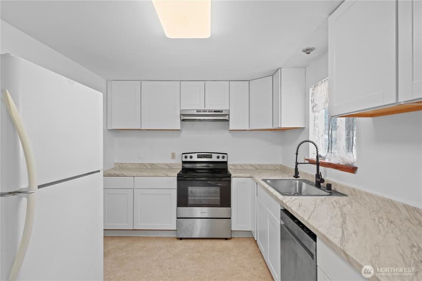 Property photo for 9801 Kenwood Drive SW, Lakewood photo 12