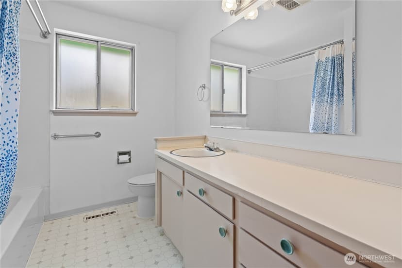 Property photo for 9801 Kenwood Drive SW, Lakewood photo 17