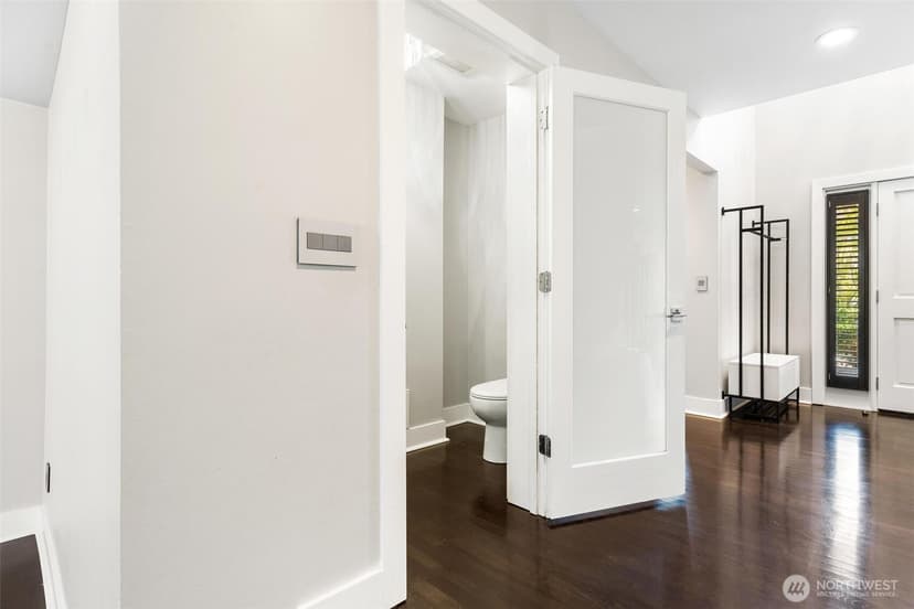 Property photo for 1748 Bellevue Way NE #1, Bellevue photo 22
