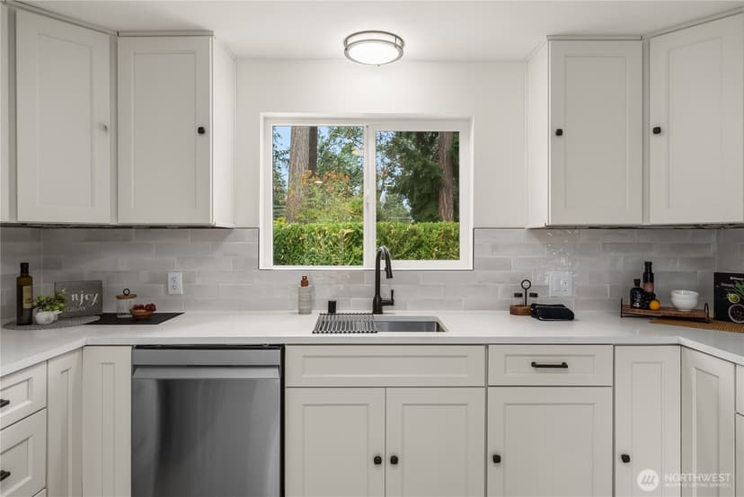 Property photo for 6317 Nyanza Park Drive SW, Lakewood photo 6
