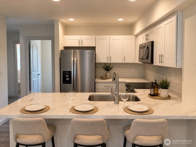 Property photo for 13243 Ambaum Boulevard SW #C, Burien photo 2