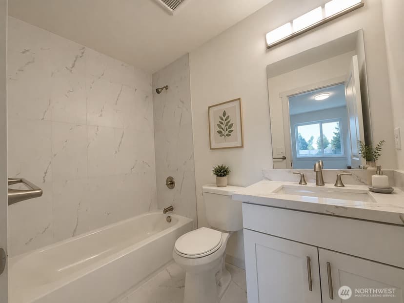 Property photo for 13243 Ambaum Boulevard SW #C, Burien photo 12