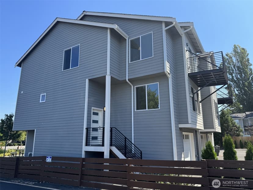 Property photo for 13243 Ambaum Boulevard SW #C, Burien photo 22
