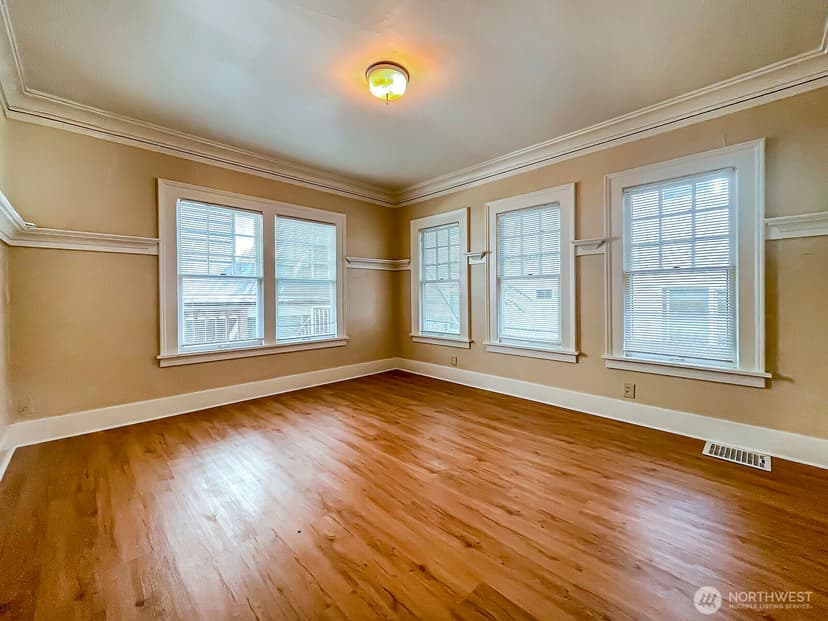 Property photo for 5262 15th Avenue NE, Seattle photo 8