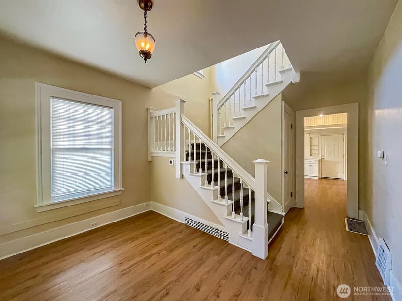 Property photo for 5262 15th Avenue NE, Seattle photo 3