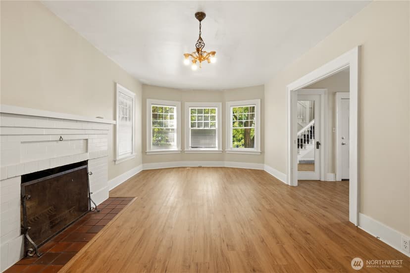 Property photo for 5262 15th Avenue NE, Seattle photo 4
