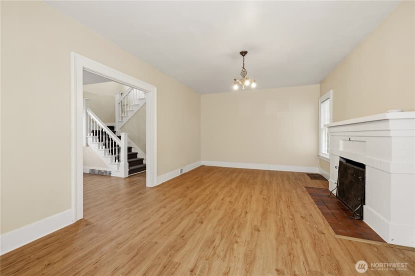 Property photo for 5262 15th Avenue NE, Seattle photo 5