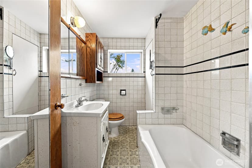 Property photo for 15852 7th Avenue SW, Seattle photo 16