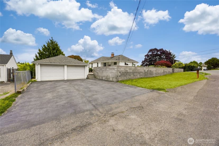 Property photo for 15852 7th Avenue SW, Seattle photo 2