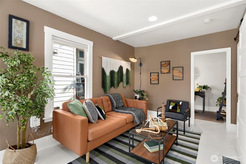 Property photo for 917 NE 72nd Street, Seattle photo 5