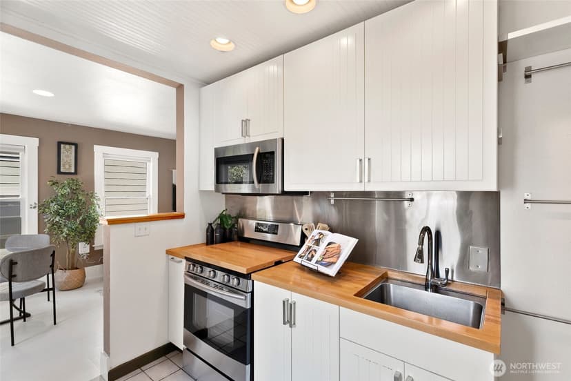 Property photo for 917 NE 72nd Street, Seattle photo 6