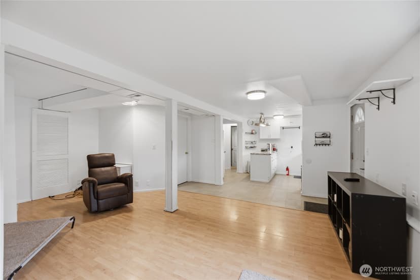 Property photo for 16006 Greenwood Avenue N, Shoreline photo 11