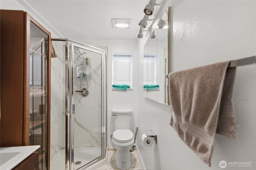Property photo for 16006 Greenwood Avenue N, Shoreline photo 14