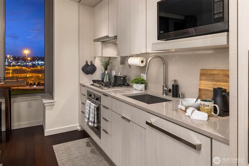 Property photo for 590 1st Avenue S #702, Seattle photo 12