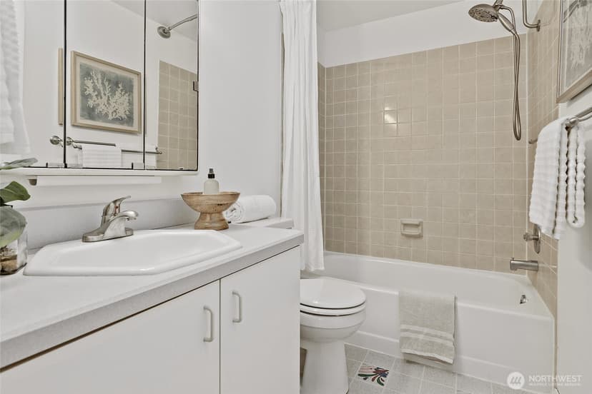 Property photo for 10501 8th Avenue NE #406, Seattle photo 23