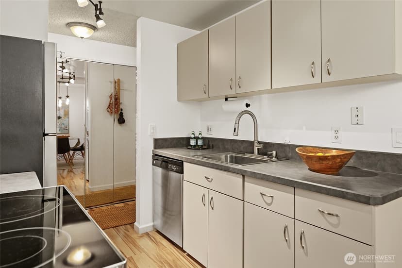 Property photo for 10501 8th Avenue NE #406, Seattle photo 15