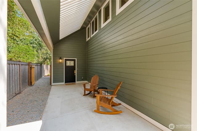 Property photo for 10530 Ashworth Avenue N #B, Seattle photo 3