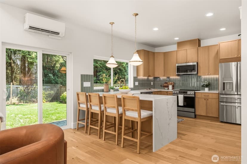 Property photo for 10530 Ashworth Avenue N #B, Seattle photo 8