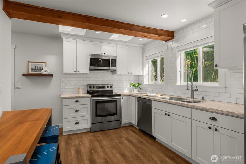 Property photo for 10530 Ashworth Avenue N, Seattle photo 8