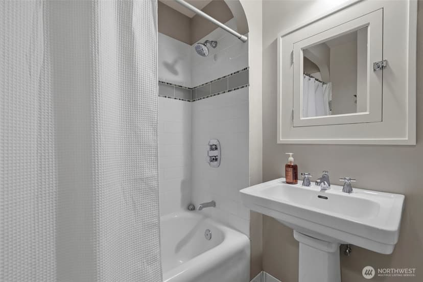 Property photo for 2634 Franklin Avenue E #202, Seattle photo 14