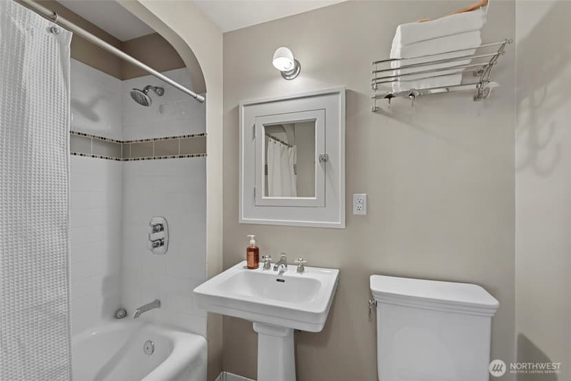 Property photo for 2634 Franklin Avenue E #202, Seattle photo 15