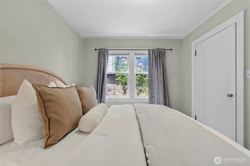 Property photo for 2634 Franklin Avenue E #202, Seattle photo 6