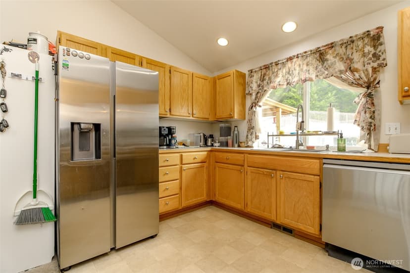 Property photo for 13723 21st Avenue E, Tacoma photo 29