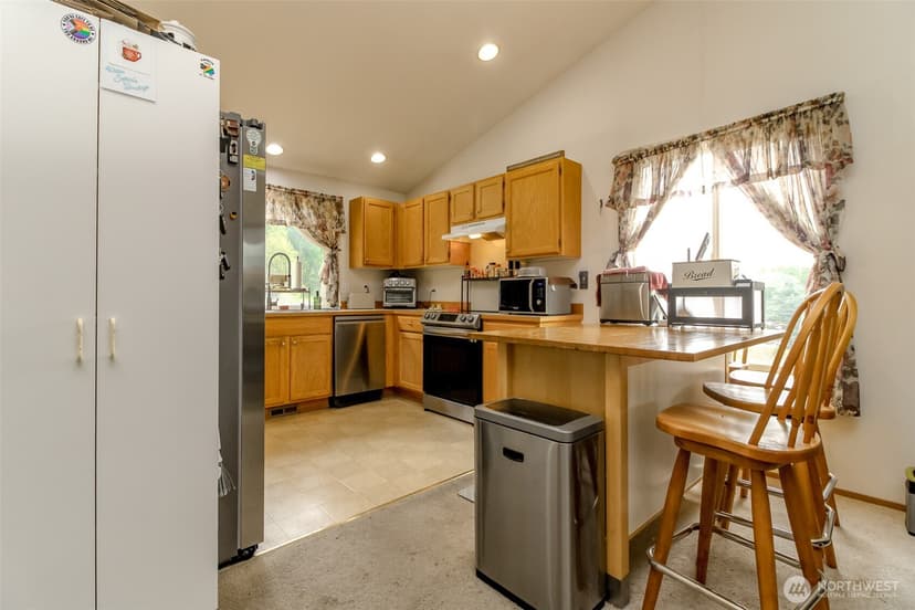 Property photo for 13723 21st Avenue E, Tacoma photo 28