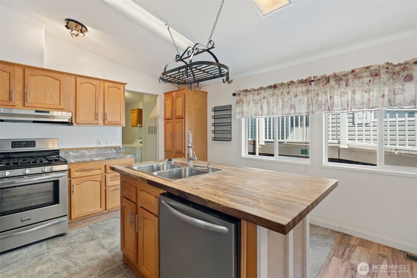 Property photo for 4906 Wildflower Lane NE, Bremerton photo 17