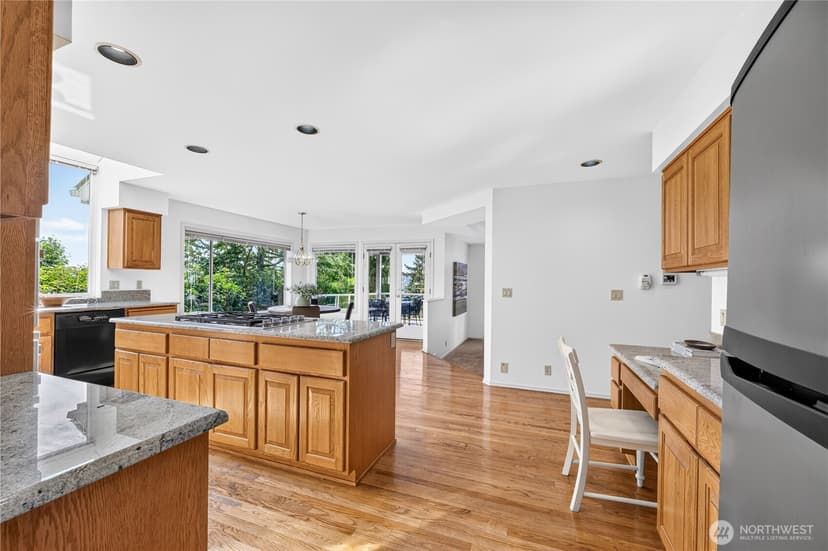 Property photo for 15302 61st Place NE, Kenmore photo 10