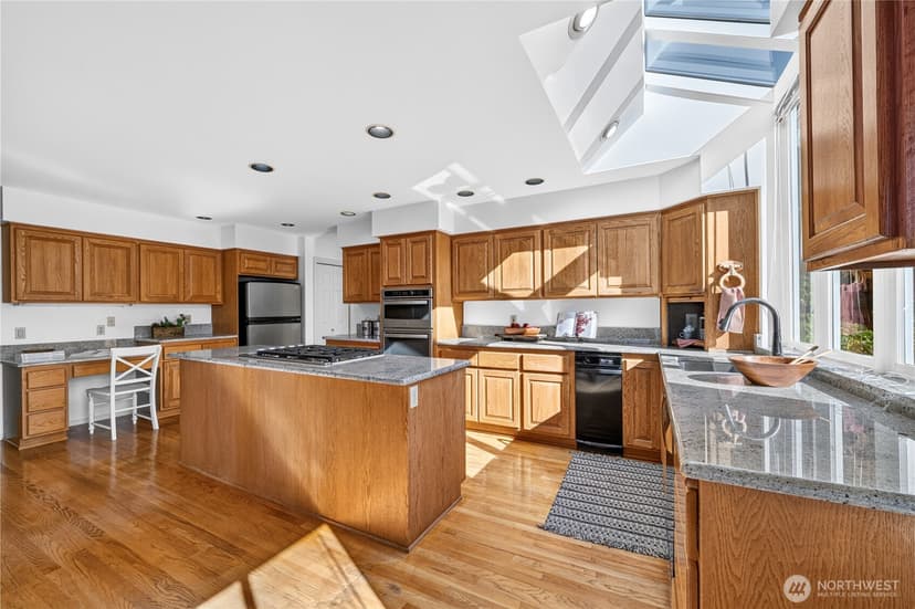 Property photo for 15302 61st Place NE, Kenmore photo 9