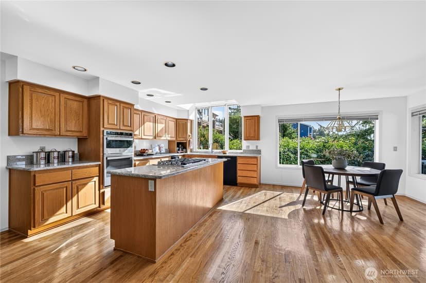 Property photo for 15302 61st Place NE, Kenmore photo 8