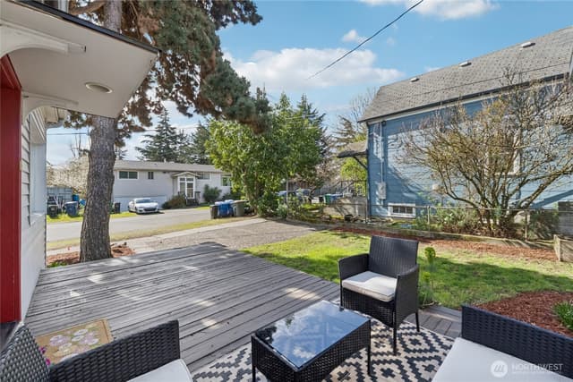 Property photo for 1110 S Bennett Street, Seattle photo 5